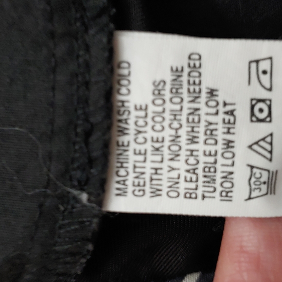 Izod Men's Size 34W Pleated Front Shorts - Picture 5 of 6